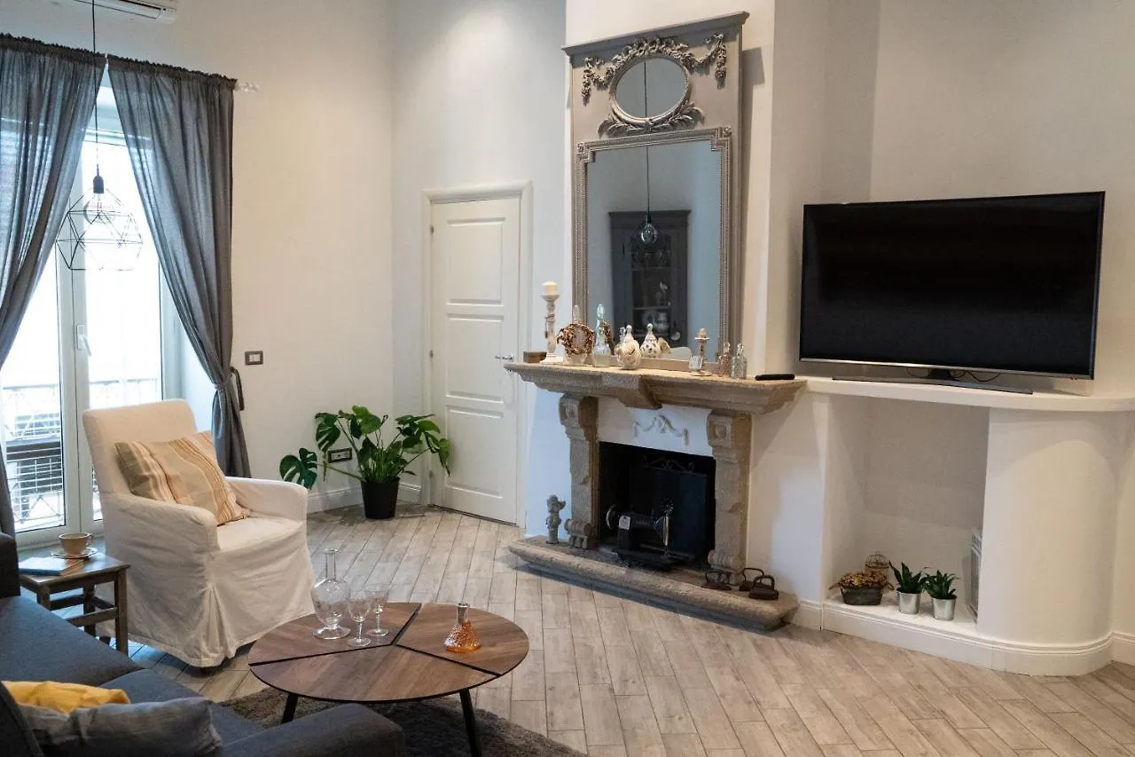 Roy Apartment - Napoli Italy