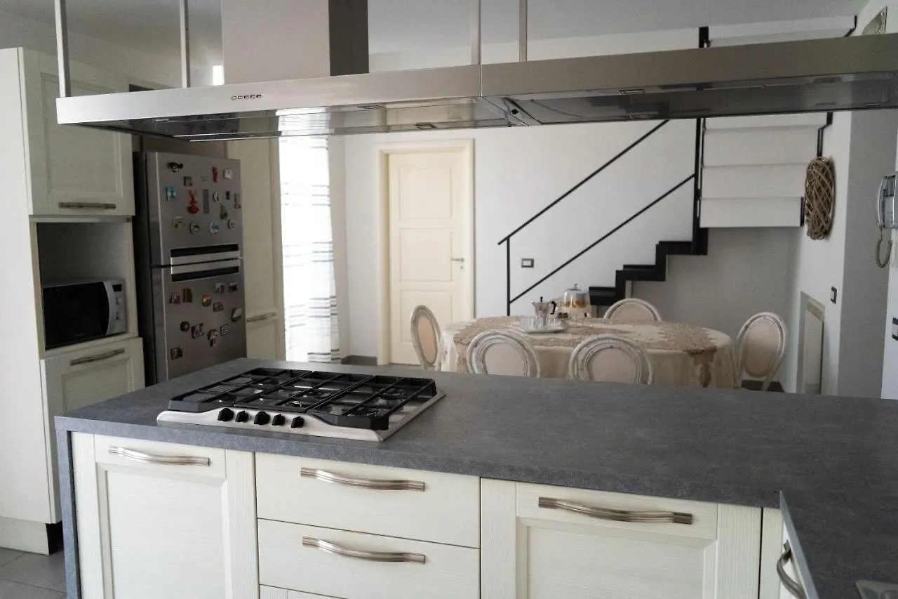 Roy Apartment - Napoli 0*, Naples