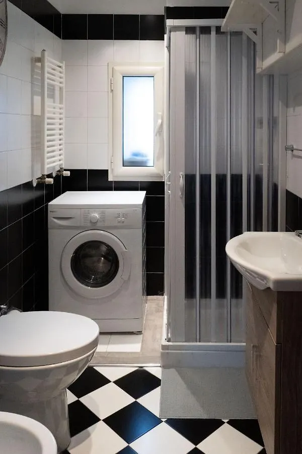 Roy Apartment - Napoli 0*, Naples Italy